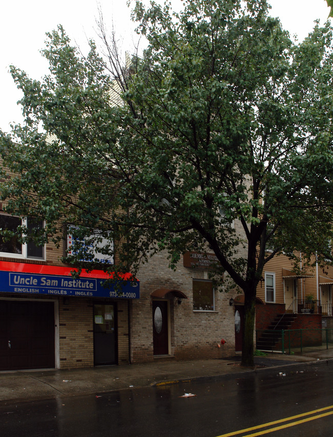 126 Jackson St in Newark, NJ - Foto de edificio - Building Photo