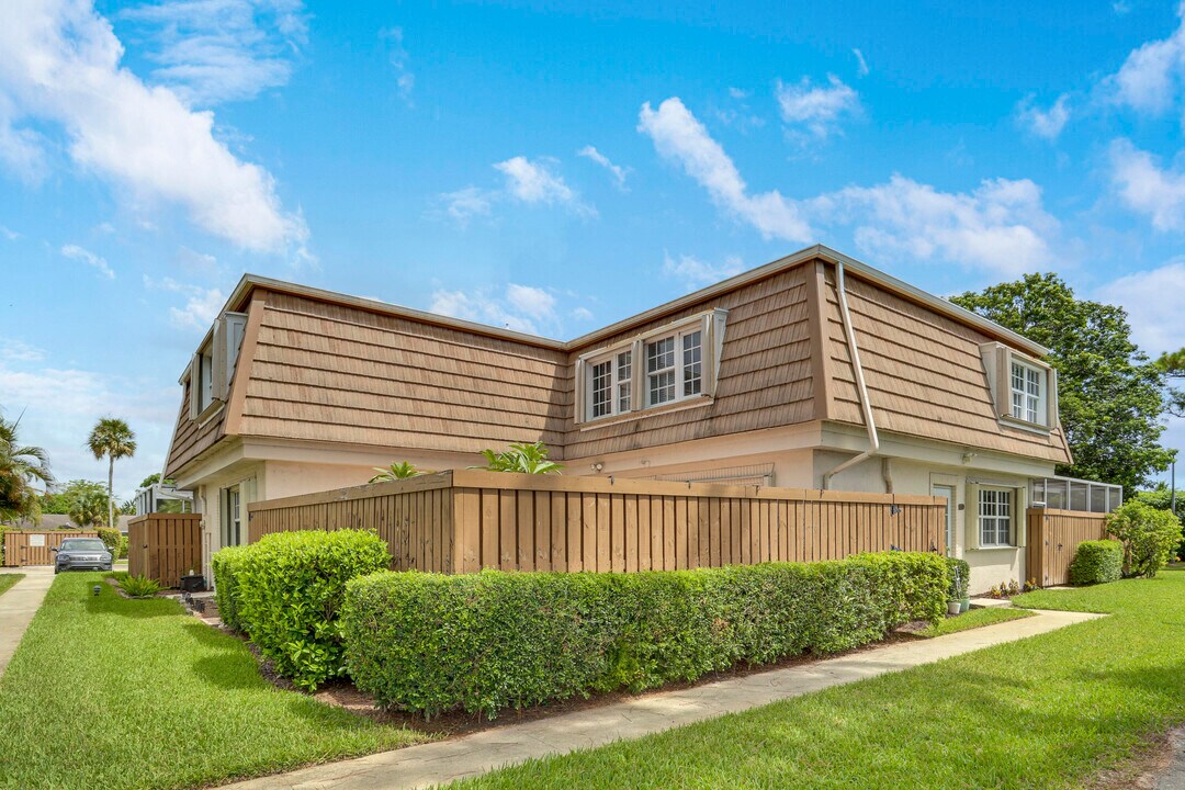4280 Hazel Ave in Palm Beach Gardens, FL - Building Photo