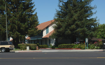 Casa de Rosa Apartments in Campbell, CA - Building Photo - Building Photo