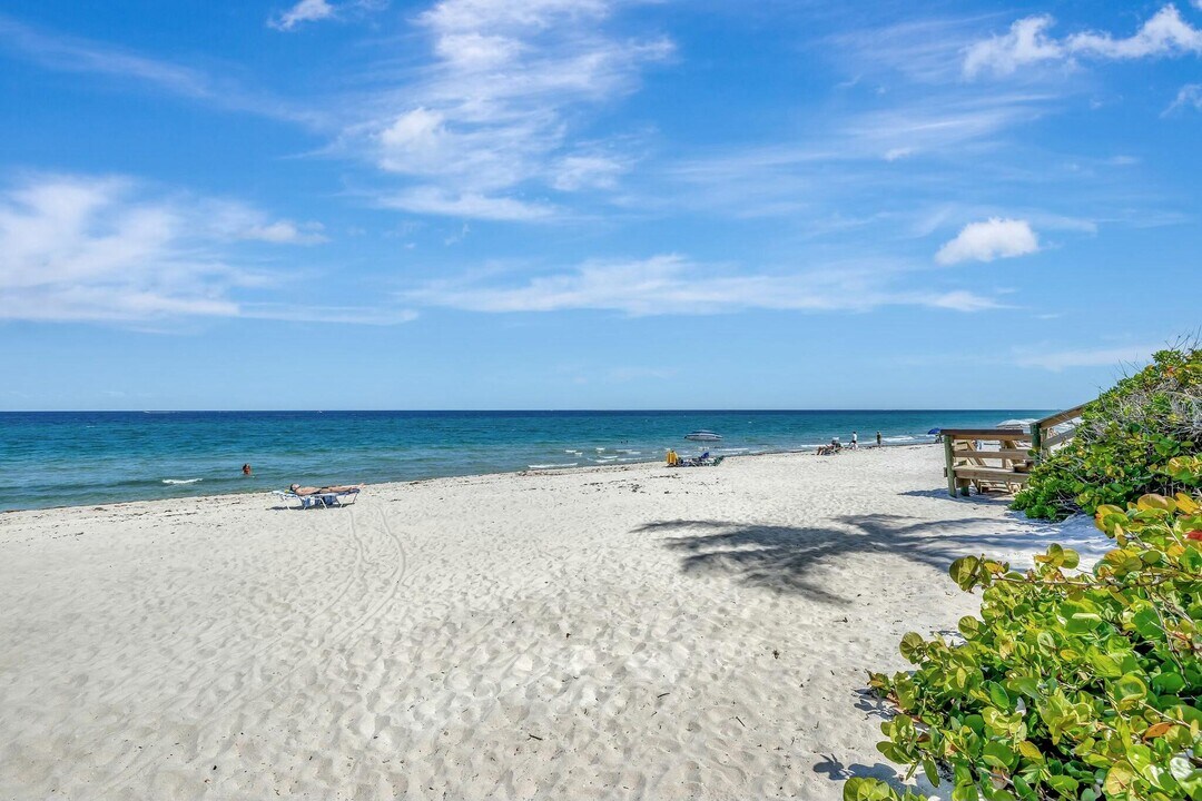 1167 Hillsboro Mile in Hillsboro Beach, FL - Building Photo