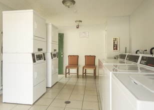 Riverwalk I Apartments in Homestead, FL - Foto de edificio - Building Photo