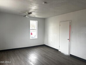 398 E Ave in Douglas, AZ - Foto de edificio - Building Photo