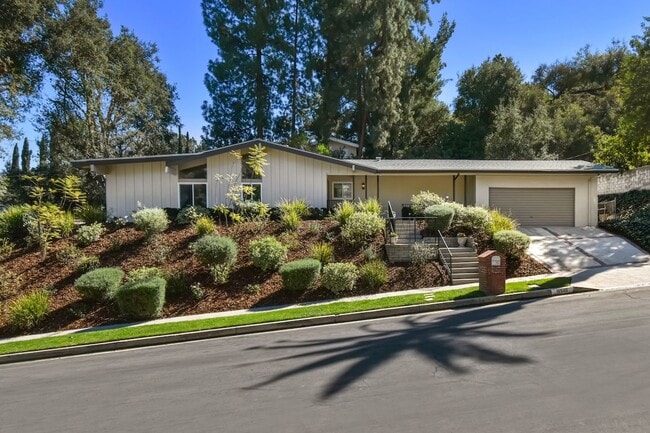 16940 Adlon Rd in Los Angeles, CA - Building Photo - Building Photo