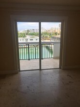 8101 Crespi Blvd-Unit -504 in Miami Beach, FL - Foto de edificio - Building Photo