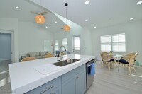 7259 Cayo Coco Ln in Naples, FL - Foto de edificio - Building Photo