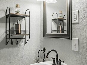 1541 Charles Ave in St. Paul, MN - Building Photo - Building Photo