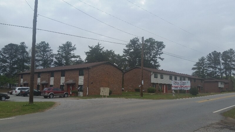 4755 Yates Rd in Atlanta, GA - Building Photo