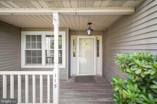 115 Mulberry Dr in Southampton, PA - Building Photo