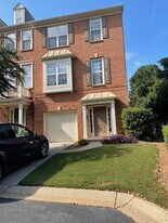 2073 Merrimont Way in Roswell, GA - Building Photo