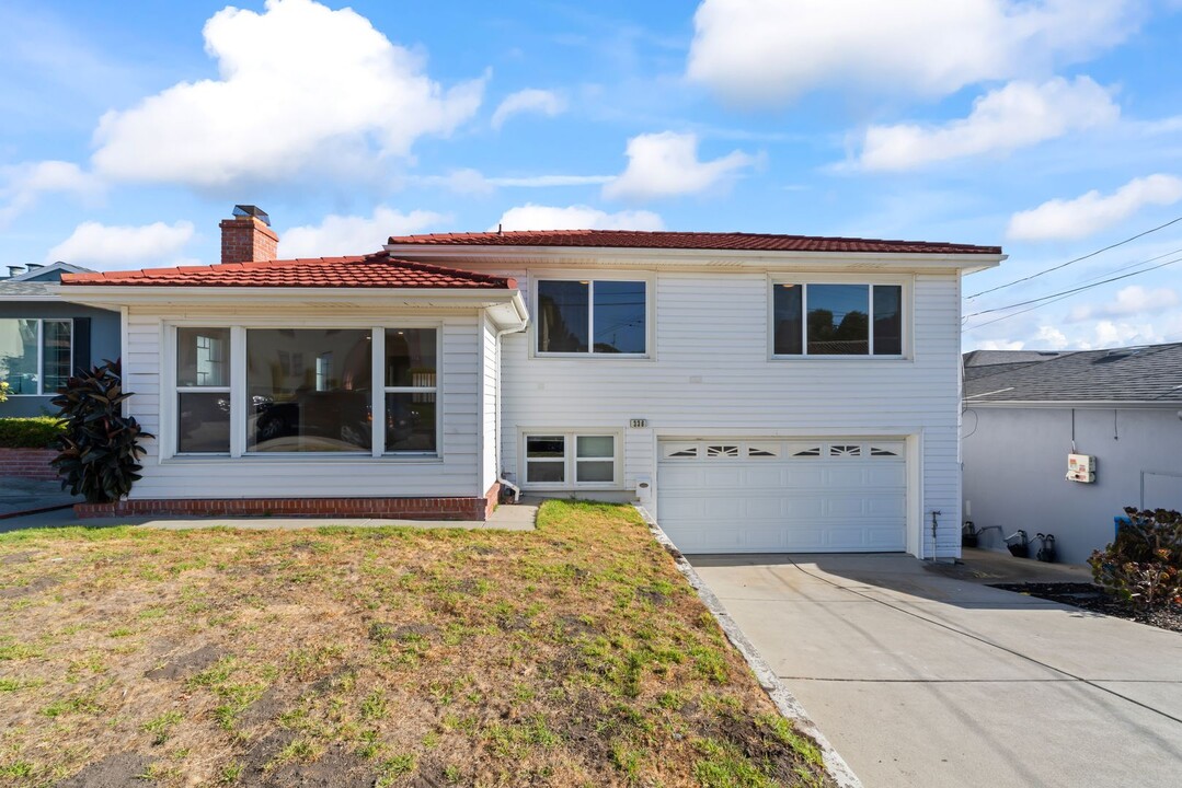 336 Oak Ave in San Bruno, CA - Foto de edificio