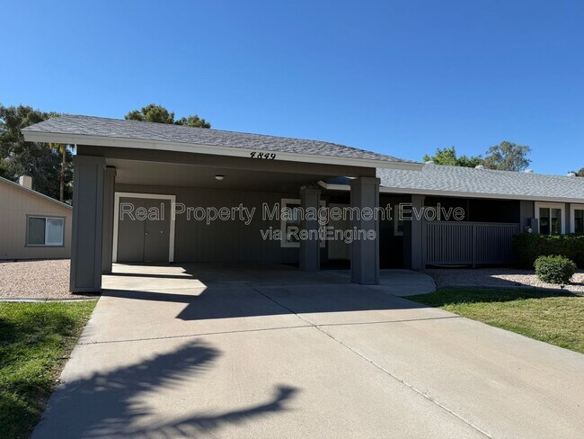4849 E Lake Point Cir in Phoenix, AZ - Building Photo - Building Photo