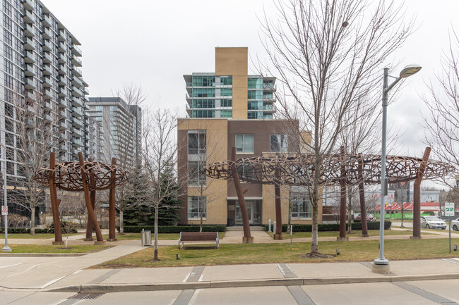 25 Singer Crt in Toronto, ON - Building Photo - Building Photo