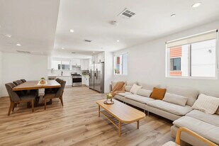 1326 W 35th Pl, Unit Private Room at 1326 W 35th Pl (9B9B) in Los Angeles, CA - Building Photo