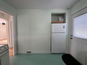 160 W Milton Ave, Unit #1 in Hazel Park, MI - Building Photo - Building Photo