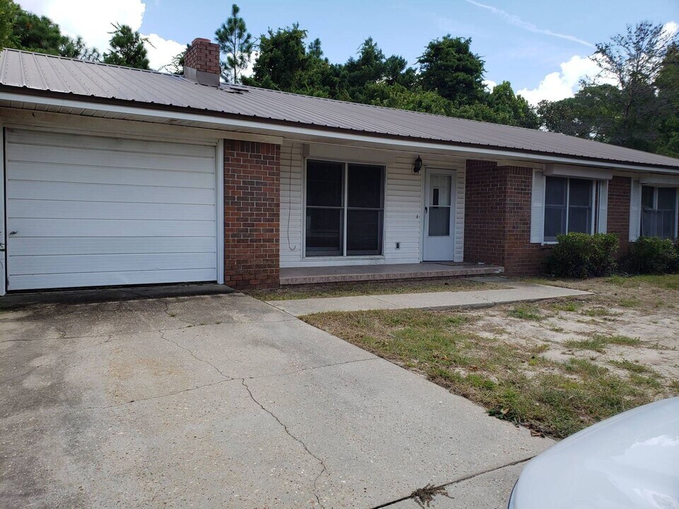 256 Escanaba Ave in Panama City Beach, FL - Foto de edificio