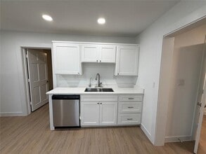 1010 Vine St in Weatherford, TX - Building Photo - Building Photo