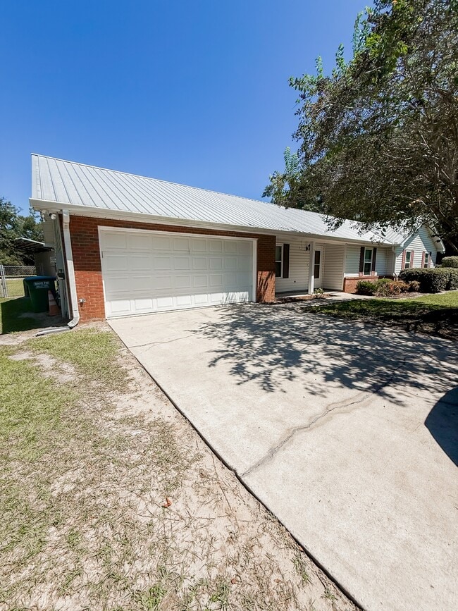 71 Lamar Ct in Crawfordville, FL - Building Photo - Building Photo