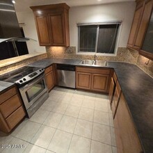 6941 E Osborn Rd in Scottsdale, AZ - Foto de edificio - Building Photo