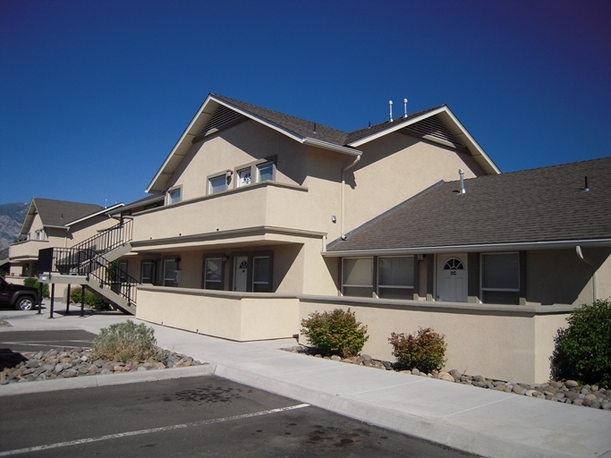 Pebble Creek Apartments in Gardnerville, NV - Foto de edificio