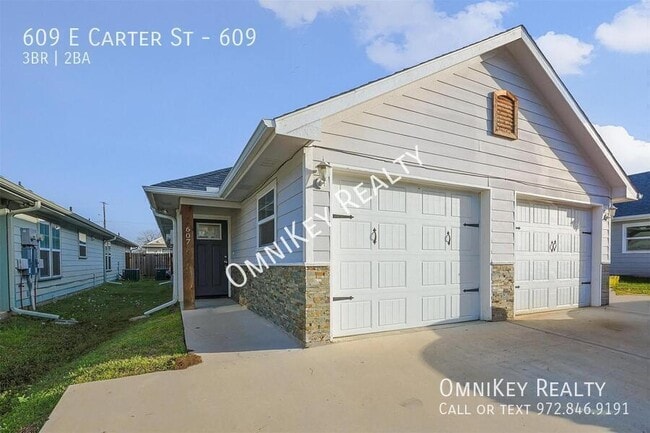609 E Carter St