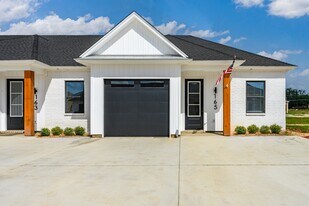 319 Indigo Ln in Monroe, LA - Building Photo