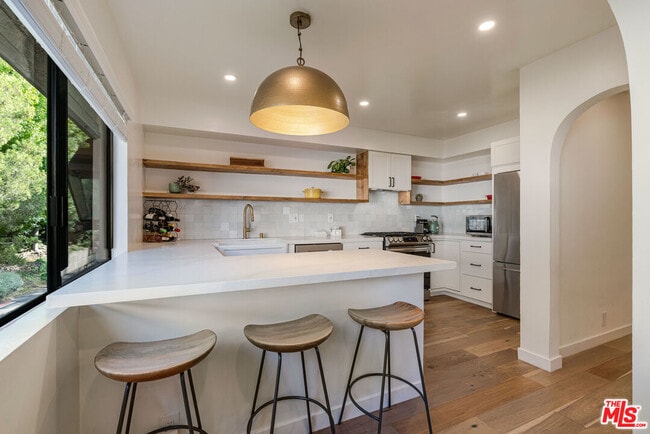 5011 Showboat Pl in Culver City, CA - Building Photo - Building Photo