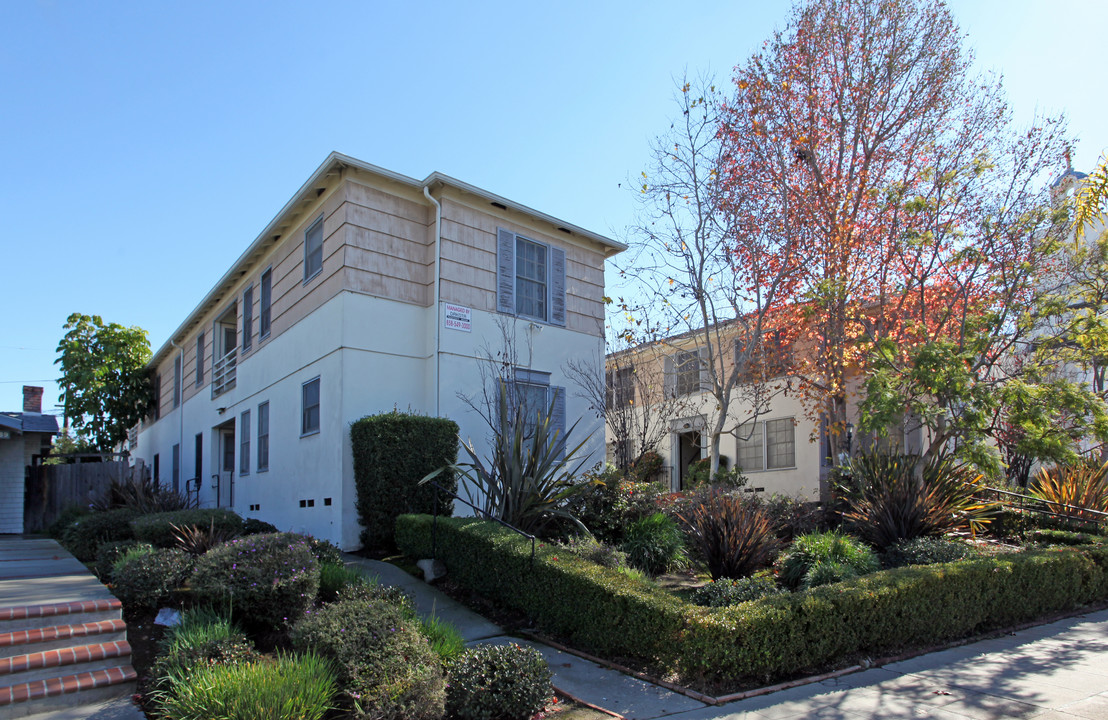 Salem House in San Diego, CA - Building Photo