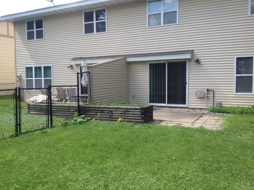 1014 3rd Ave E in Shakopee, MN - Building Photo