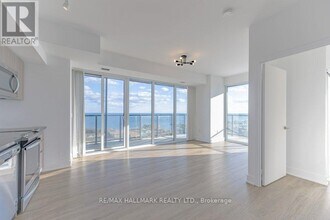 30 Shore Breeze Dr in Toronto, ON - Building Photo - Building Photo