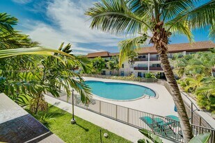 7477 SW 82nd St in Miami, FL - Building Photo