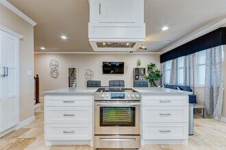 3807 W Orem Dr in Houston, TX - Building Photo - Building Photo