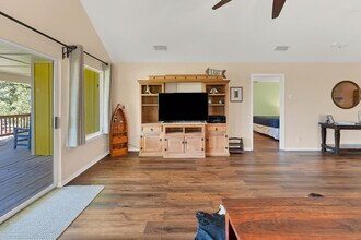 2388 Lakeshore Dr in Canyon Lake, TX - Building Photo - Building Photo