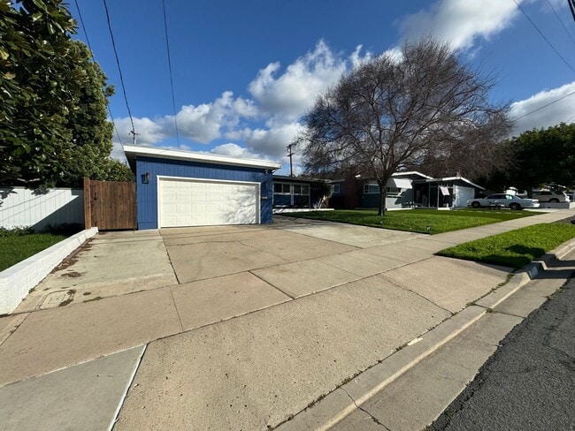 1243 Hardin Dr in El Cajon, CA - Building Photo - Building Photo