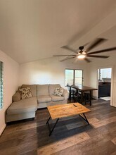 5112 Kalanianaole Hwy, Unit 5112 A in Honolulu, HI - Foto de edificio - Building Photo