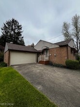32 Orchard Dr in Poland, OH - Building Photo - Building Photo