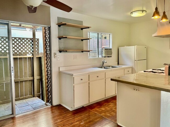 941 N San Vicente Blvd in West Hollywood, CA - Building Photo - Building Photo