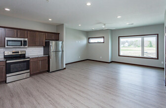 1010 NW Church St in Waukee, IA - Foto de edificio - Building Photo
