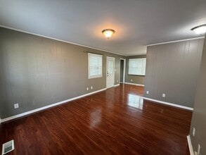 102 Locust St in Kuttawa, KY - Building Photo - Building Photo