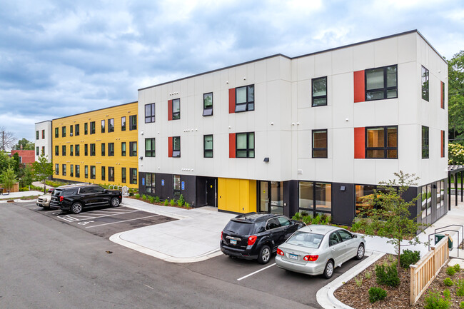 STRYKER SENIOR HOUSING in St. Paul, MN - Foto de edificio - Building Photo