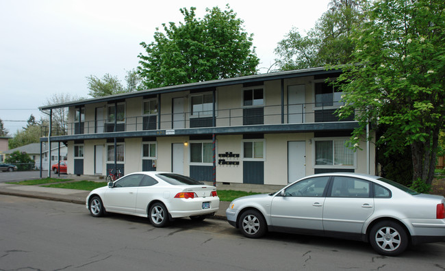 Six Pack Apartments in Corvallis, OR - Foto de edificio - Building Photo