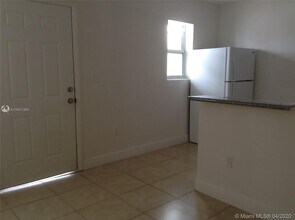 1533 NW 2nd Ave-Unit -3 in Miami, FL - Foto de edificio - Building Photo