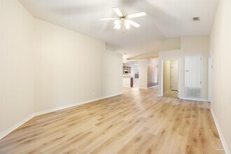 605 Downhaul Dr in Pensacola, FL - Building Photo - Building Photo