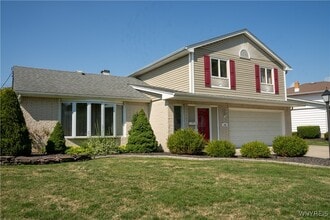 102 Brooklane Dr in Buffalo, NY - Building Photo - Building Photo