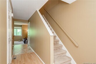 128 Conestoga Way in Glastonbury, CT - Building Photo - Building Photo