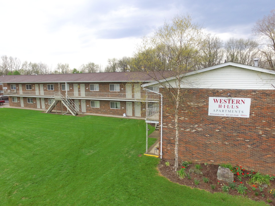 Western Hills Apartments in Evansville, IN - Building Photo