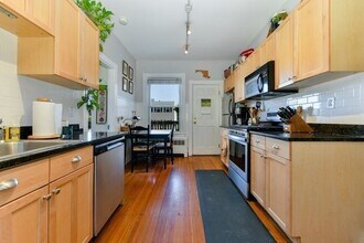 240 W Fifth St in Boston, MA - Building Photo - Building Photo