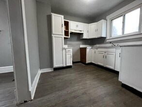 1411 Laiblin Pl NE in Canton, OH - Building Photo - Building Photo