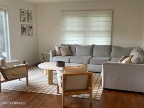 81 Hollywood Ave in West Long Branch, NJ - Building Photo - Building Photo