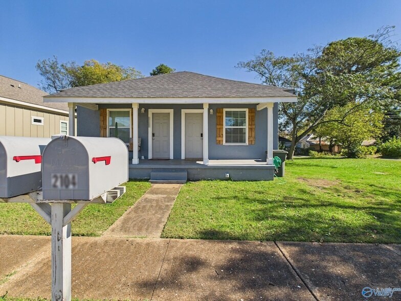 2104 Levert St NE in Huntsville, AL - Building Photo
