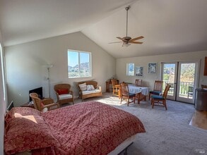 7031 Silverado Trail in Napa, CA - Foto de edificio - Building Photo